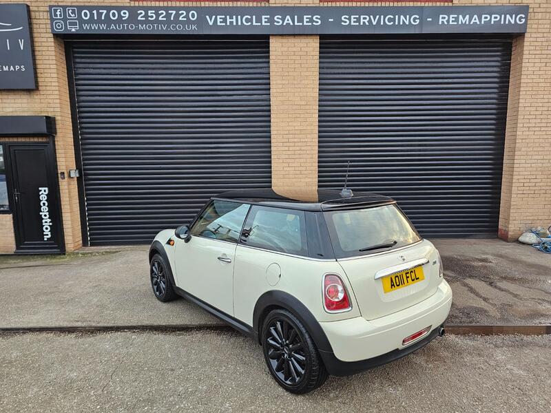 MINI HATCH