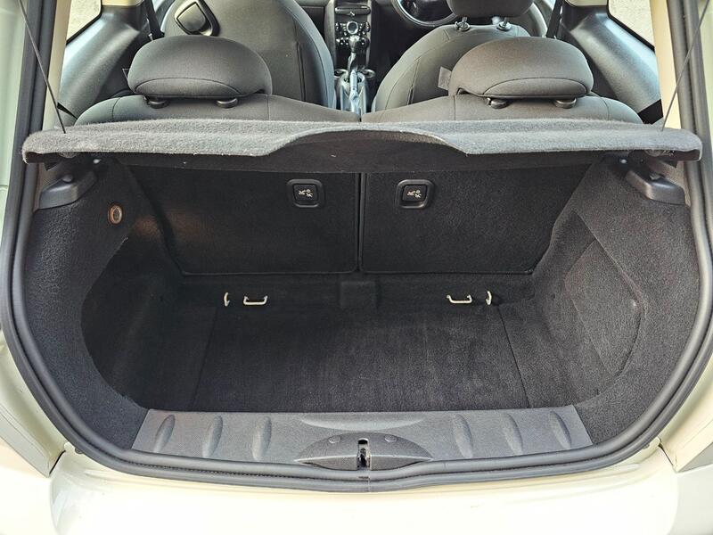 MINI HATCH