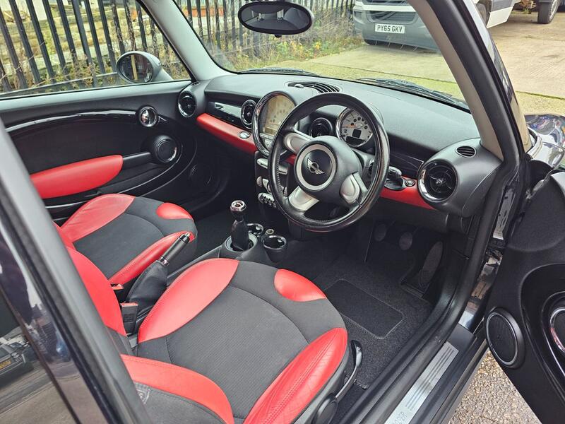 MINI HATCH