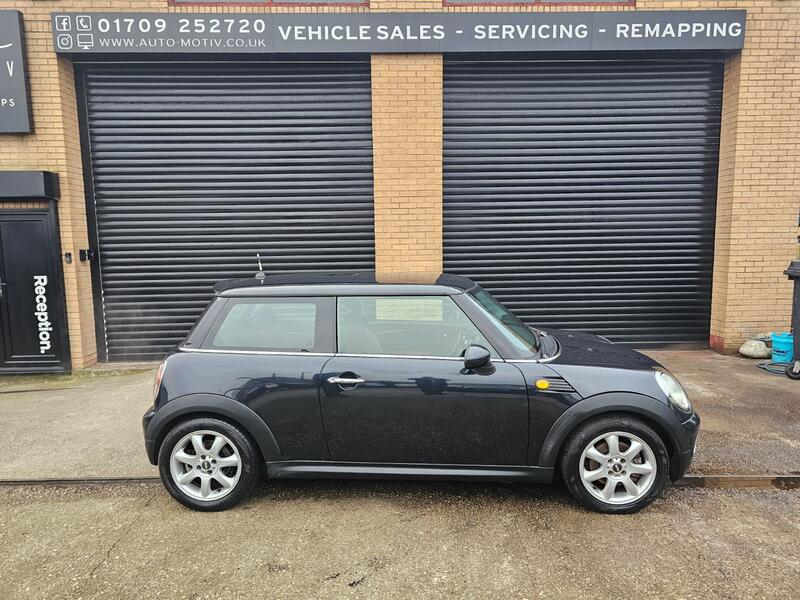 MINI HATCH