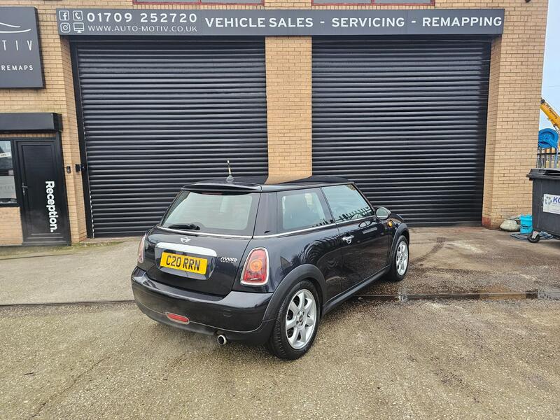 MINI HATCH