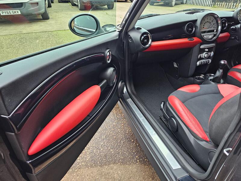 MINI HATCH