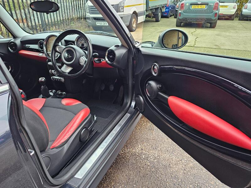 MINI HATCH