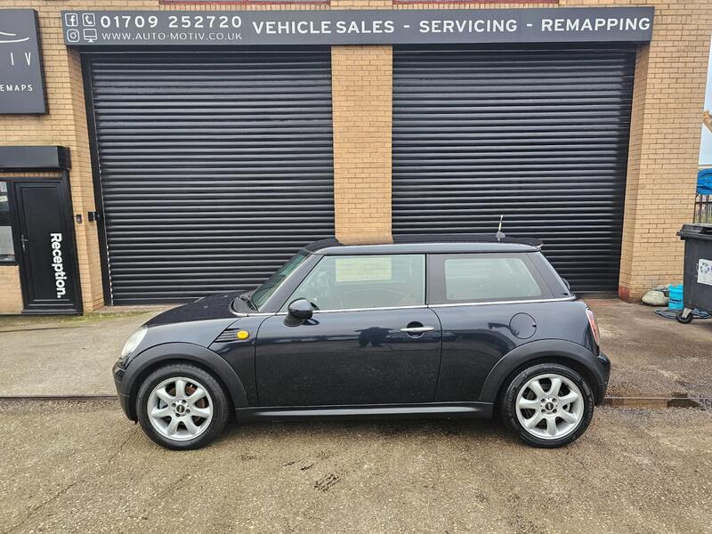 MINI HATCH