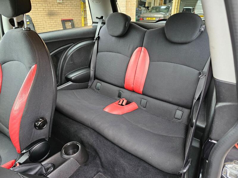 MINI HATCH
