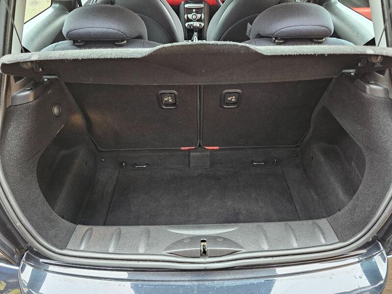 MINI HATCH