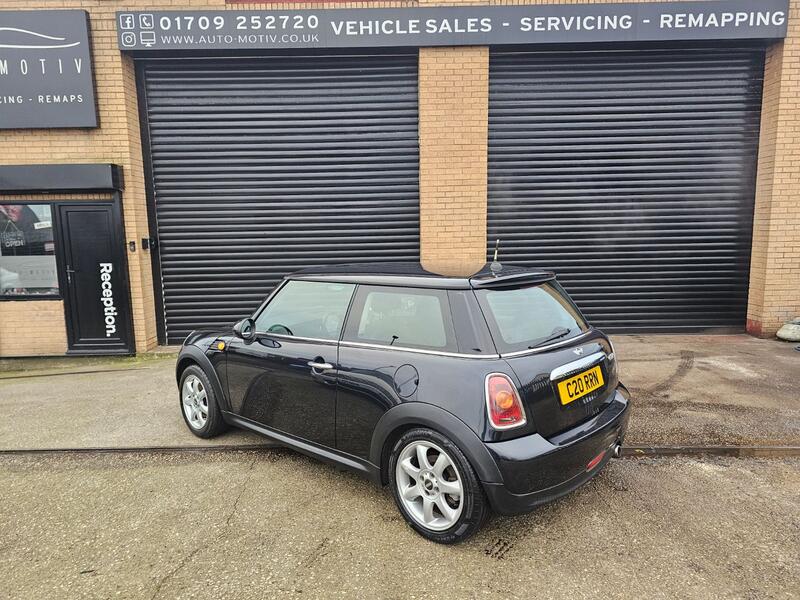 MINI HATCH